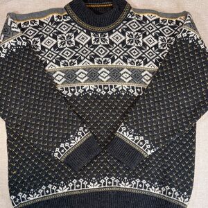 Elegant Nordic Patterned Sweater-xl(26x28x23)